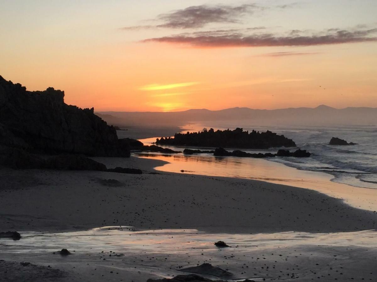 Troon Beach Cottage Hermanus Exteriör bild